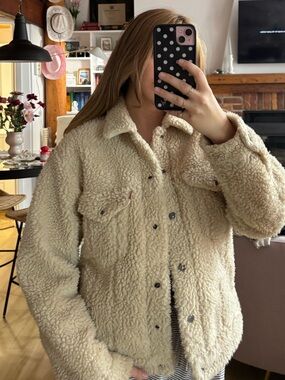 Levis Sherpa Teddy Button-Up Jacket in Cream